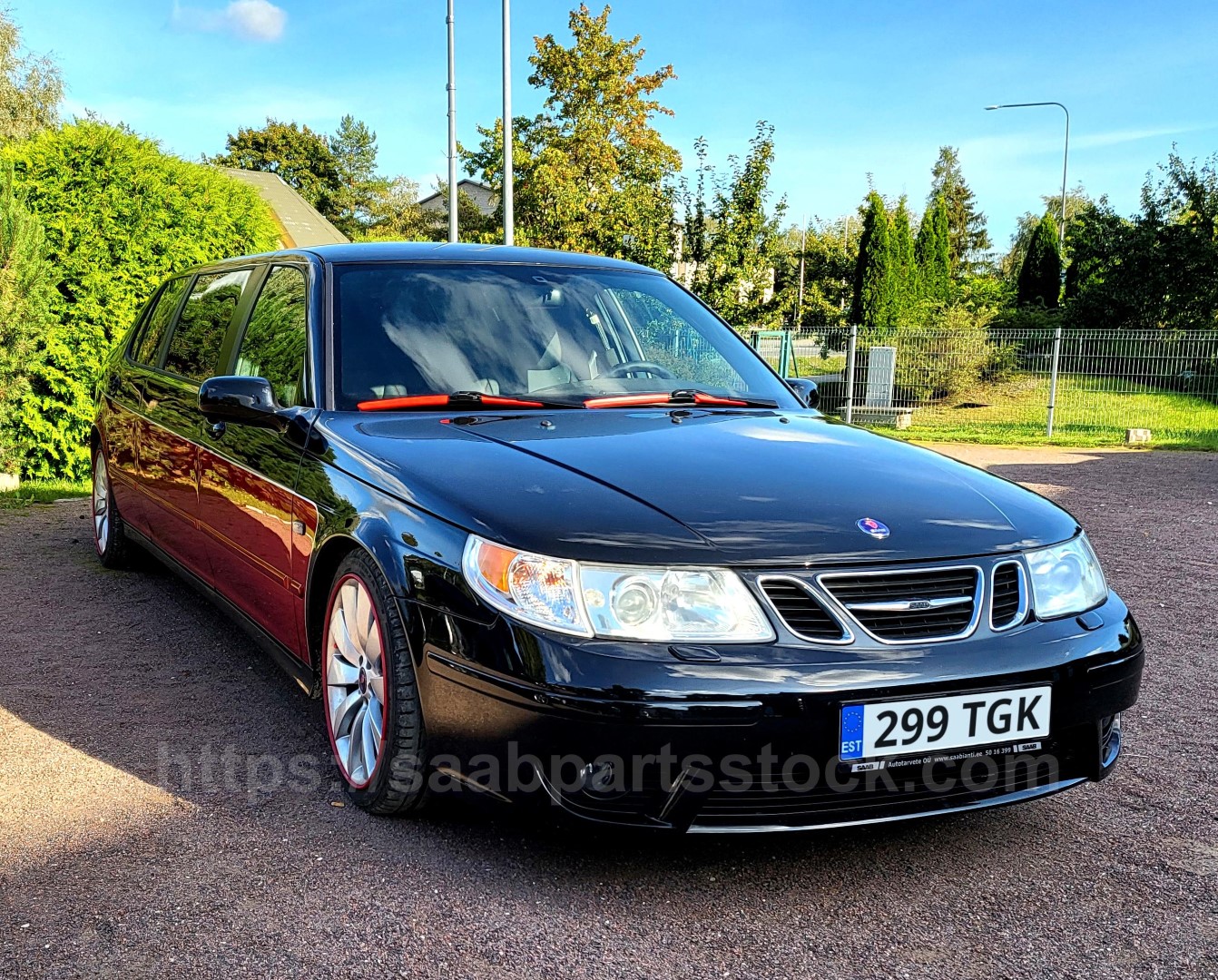 Red Wiper Blades on SAAB 9-5OG Aero Duotone (Large)